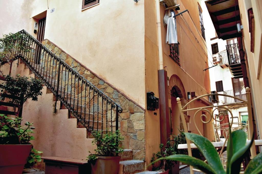 Casa Vacanze U Curtigghiu เชฟาลู ภายนอก รูปภาพ