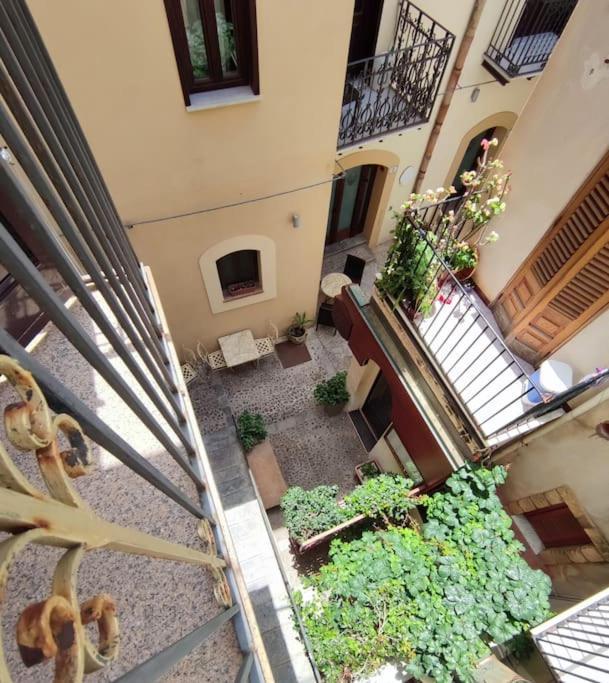 Casa Vacanze U Curtigghiu เชฟาลู ภายนอก รูปภาพ