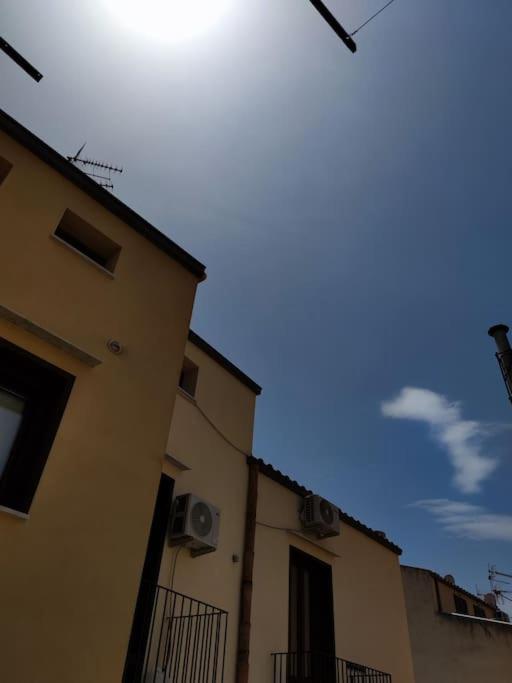 Casa Vacanze U Curtigghiu เชฟาลู ภายนอก รูปภาพ