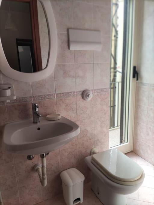 Casa Vacanze U Curtigghiu เชฟาลู ภายนอก รูปภาพ
